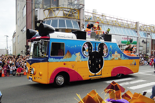 シンデレラ城の代わりに松本城 ディズニーパレードがやってくる